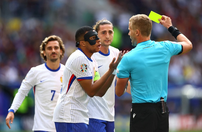 Euro 2024: Bellingham, Ronaldo, Mbappe với án treo giò "lơ lửng trên đầu"- Ảnh 4. Euro 2024: Bellingham, Ronaldo, Mbappe với án treo giò "lơ lửng trên đầu"- Ảnh 4.