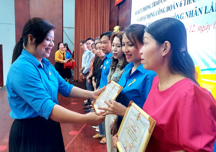 Hàng chục tỉ đồng chăm lo cho đoàn viên khó khăn- Ảnh 1. Hàng chục tỉ đồng chăm lo cho đoàn viên khó khăn- Ảnh 1.