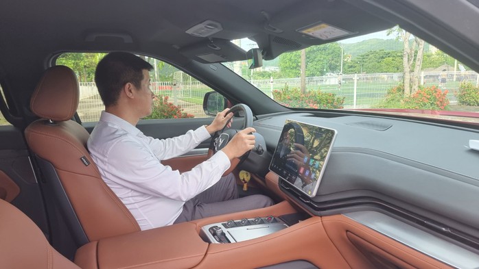 Phần mềm trên VF 9 là điểm được anh Hiệp đánh giá cao nhất. Phần mềm trên VF 9 là điểm được anh Hiệp đánh giá cao nhất.