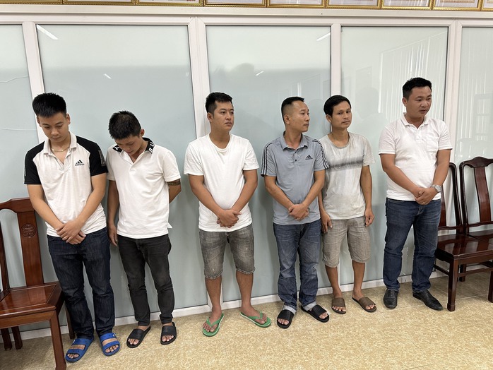 Công an Thừa Thiên - Huế phá chuyên án cá độ bóng đá gần 100 tỉ đồng- Ảnh 2. Công an Thừa Thiên - Huế phá chuyên án cá độ bóng đá gần 100 tỉ đồng- Ảnh 2.