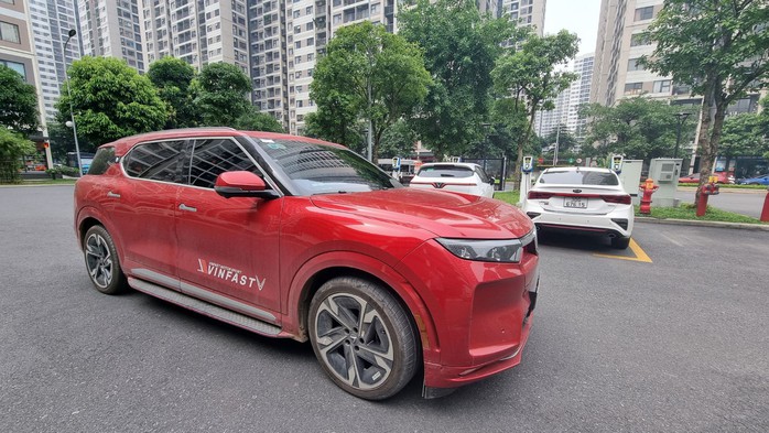 Theo anh Hiệp, chính sách của VinFast giúp người dùng VF 9 an tâm trong suốt quá trình sử dụng Theo anh Hiệp, chính sách của VinFast giúp người dùng VF 9 an tâm trong suốt quá trình sử dụng
