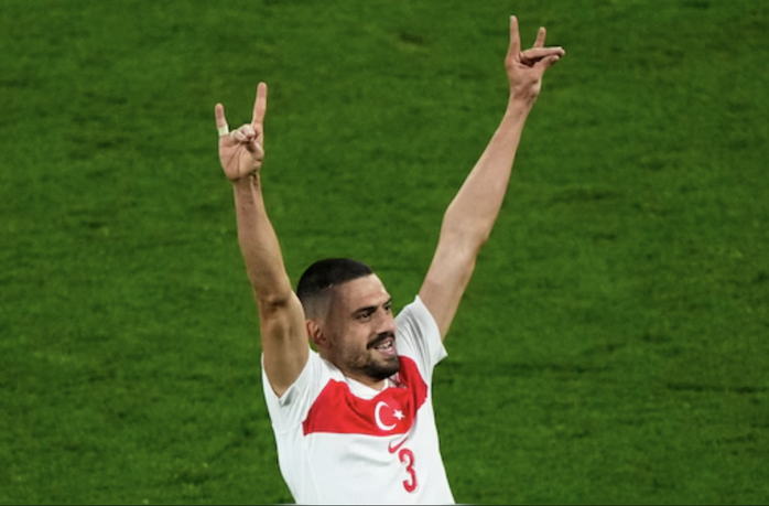 Euro 2024: Ăn mừng kiểu "sói xám", sao Thổ Nhĩ Kỳ bị treo giò 2 trận- Ảnh 2. Euro 2024: Ăn mừng kiểu "sói xám", sao Thổ Nhĩ Kỳ bị treo giò 2 trận- Ảnh 2.