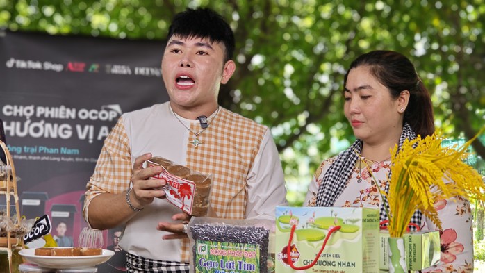 4 giờ livestream chốt đơn 23 tấn gạo lẻ, doanh nghiệp giao hàng ra sao?- Ảnh 1. 4 giờ livestream chốt đơn 23 tấn gạo lẻ, doanh nghiệp giao hàng ra sao?- Ảnh 1.