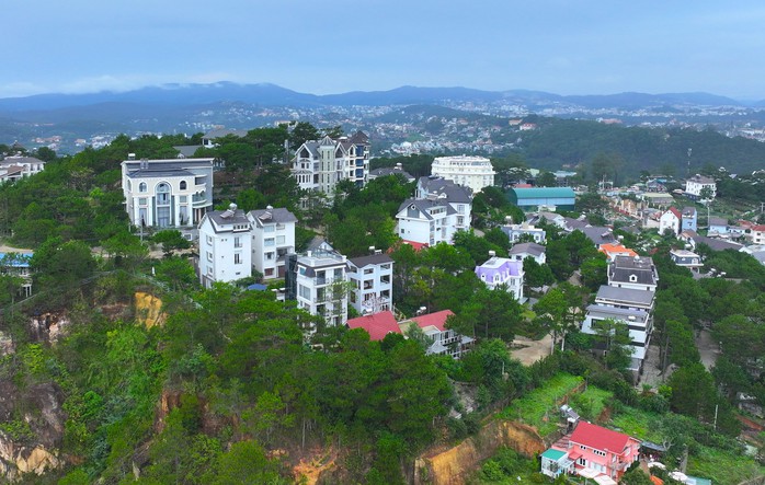 Đà Lạt: Doanh nghiệp xin nộp phạt để... tồn tại hàng chục công trình sai phạm- Ảnh 1. Đà Lạt: Doanh nghiệp xin nộp phạt để... tồn tại hàng chục công trình sai phạm- Ảnh 1.