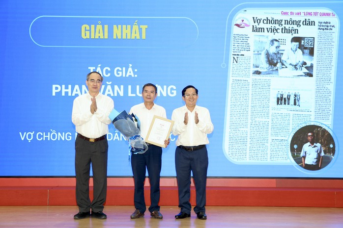 Báo Người Lao Động trao giải cuộc thi viết "Lòng tốt quanh ta"- Ảnh 4. Báo Người Lao Động trao giải cuộc thi viết "Lòng tốt quanh ta"- Ảnh 4.