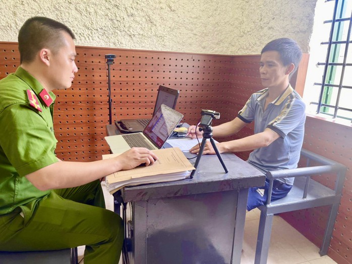 Bắt đối tượng lắp camera trong nhà nghỉ để quay lén khách- Ảnh 1. Bắt đối tượng lắp camera trong nhà nghỉ để quay lén khách- Ảnh 1.