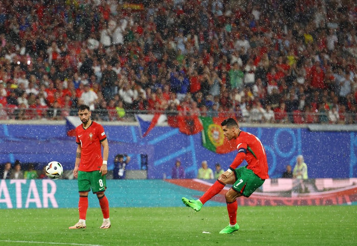 Euro 2024: Ronaldo và kỷ lục... tịt ngòi không mong muốn- Ảnh 12. Euro 2024: Ronaldo và kỷ lục... tịt ngòi không mong muốn- Ảnh 12.