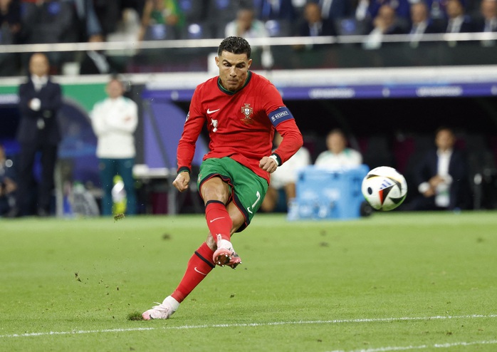 Euro 2024: Ronaldo và kỷ lục... tịt ngòi không mong muốn- Ảnh 11. Euro 2024: Ronaldo và kỷ lục... tịt ngòi không mong muốn- Ảnh 11.