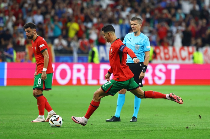 Euro 2024: Ronaldo và kỷ lục... tịt ngòi không mong muốn- Ảnh 10. Euro 2024: Ronaldo và kỷ lục... tịt ngòi không mong muốn- Ảnh 10.