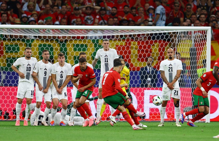 Euro 2024: Ronaldo và kỷ lục... tịt ngòi không mong muốn- Ảnh 7. Euro 2024: Ronaldo và kỷ lục... tịt ngòi không mong muốn- Ảnh 7.