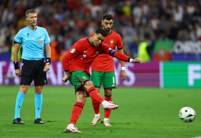 Euro 2024: Ronaldo và kỷ lục... tịt ngòi không mong muốn- Ảnh 2. Euro 2024: Ronaldo và kỷ lục... tịt ngòi không mong muốn- Ảnh 2.