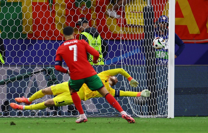 Euro 2024: Ronaldo và kỷ lục... tịt ngòi không mong muốn- Ảnh 15. Euro 2024: Ronaldo và kỷ lục... tịt ngòi không mong muốn- Ảnh 15.