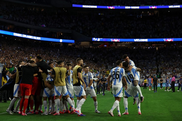 Copa America: Messi sút hỏng luân lưu, thủ môn Argentina hóa người hùng- Ảnh 4. Copa America: Messi sút hỏng luân lưu, thủ môn Argentina hóa người hùng- Ảnh 4.