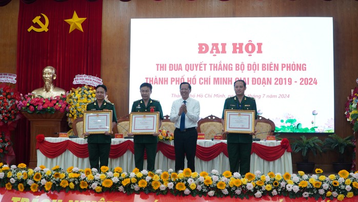 Xây dựng hình ảnh Bộ đội Biên phòng trong tim của người dân- Ảnh 2. Xây dựng hình ảnh Bộ đội Biên phòng trong tim của người dân- Ảnh 2.