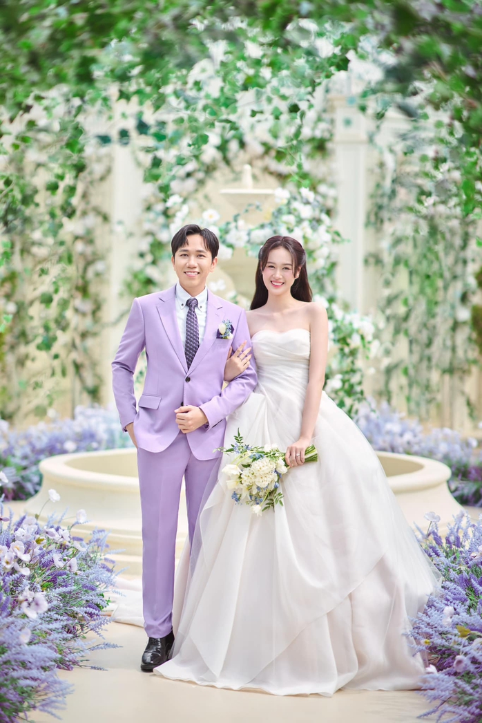 Loạt ảnh cưới tím rịm của Anh Đức - Quỳnh Anh- Ảnh 8. Loạt ảnh cưới tím rịm của Anh Đức - Quỳnh Anh- Ảnh 8.