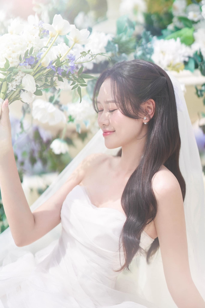 Loạt ảnh cưới tím rịm của Anh Đức - Quỳnh Anh- Ảnh 3. Loạt ảnh cưới tím rịm của Anh Đức - Quỳnh Anh- Ảnh 3.