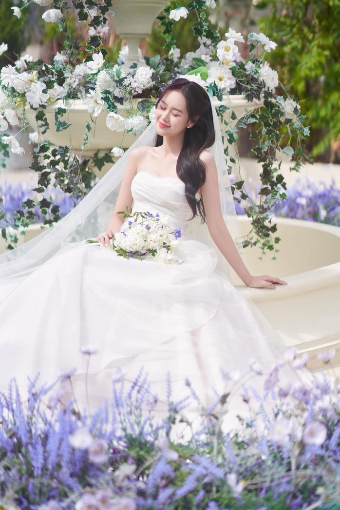 Loạt ảnh cưới tím rịm của Anh Đức - Quỳnh Anh- Ảnh 5. Loạt ảnh cưới tím rịm của Anh Đức - Quỳnh Anh- Ảnh 5.
