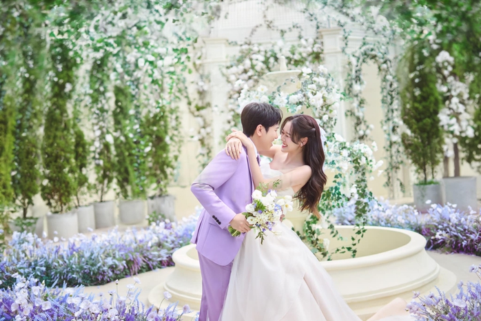 Loạt ảnh cưới tím rịm của Anh Đức - Quỳnh Anh- Ảnh 11. Loạt ảnh cưới tím rịm của Anh Đức - Quỳnh Anh- Ảnh 11.