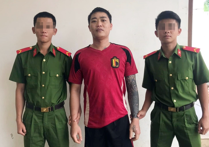Thanh niên lừa đảo yêu cầu nạn nhân giao tiền tại... cổng trụ sở công an- Ảnh 1. Thanh niên lừa đảo yêu cầu nạn nhân giao tiền tại... cổng trụ sở công an- Ảnh 1.