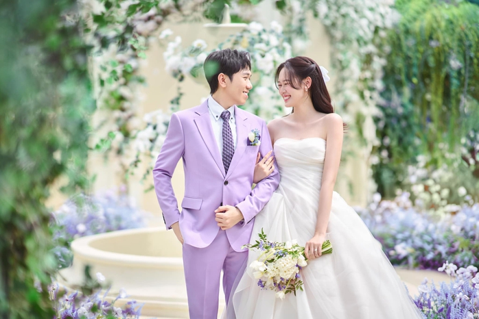 Loạt ảnh cưới tím rịm của Anh Đức - Quỳnh Anh- Ảnh 12. Loạt ảnh cưới tím rịm của Anh Đức - Quỳnh Anh- Ảnh 12.