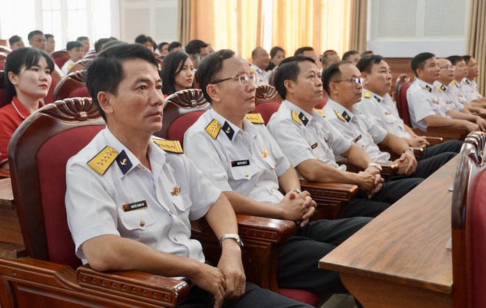 Hiên ngang 35 năm Nhà giàn DK1- Ảnh 5. Hiên ngang 35 năm Nhà giàn DK1- Ảnh 5.