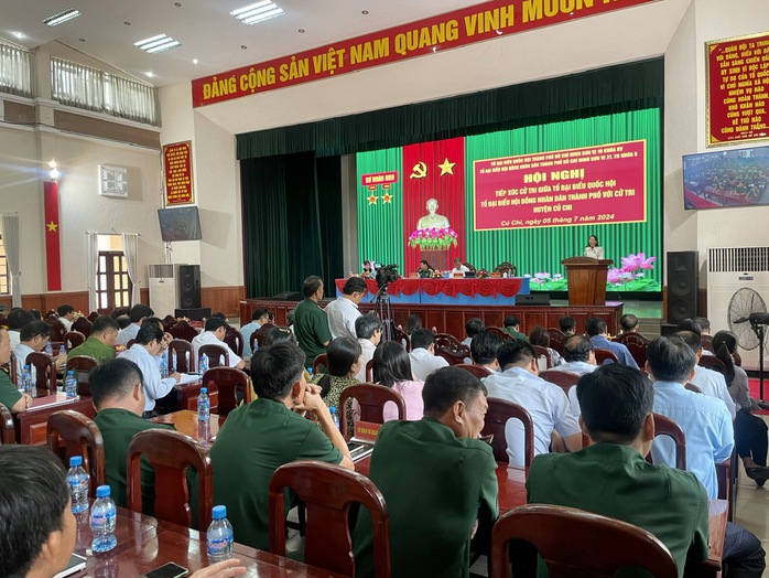 Thiếu tướng Phan Văn Xựng trả lời cử tri về nhà ở xã hội cho quân nhân- Ảnh 1. Thiếu tướng Phan Văn Xựng trả lời cử tri về nhà ở xã hội cho quân nhân- Ảnh 1.