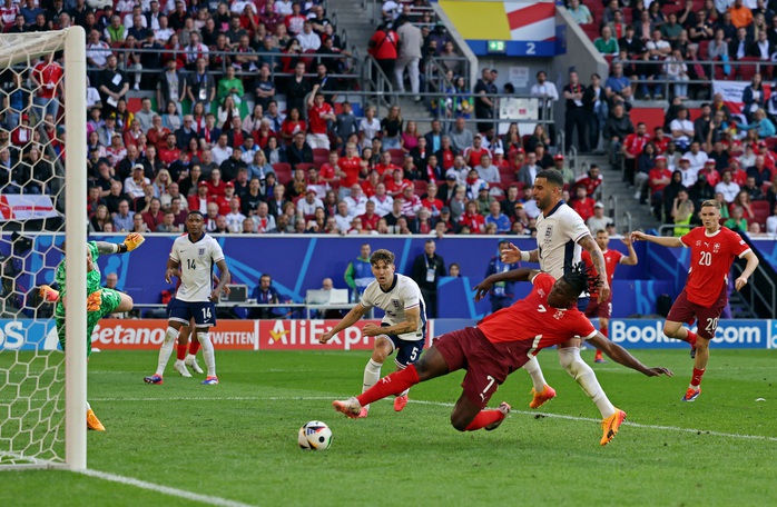 Euro 2024: Thủ môn Pickford tỏa sáng, Anh thắng Thụy Sĩ trên chấm 11 m- Ảnh 2. Euro 2024: Thủ môn Pickford tỏa sáng, Anh thắng Thụy Sĩ trên chấm 11 m- Ảnh 2.