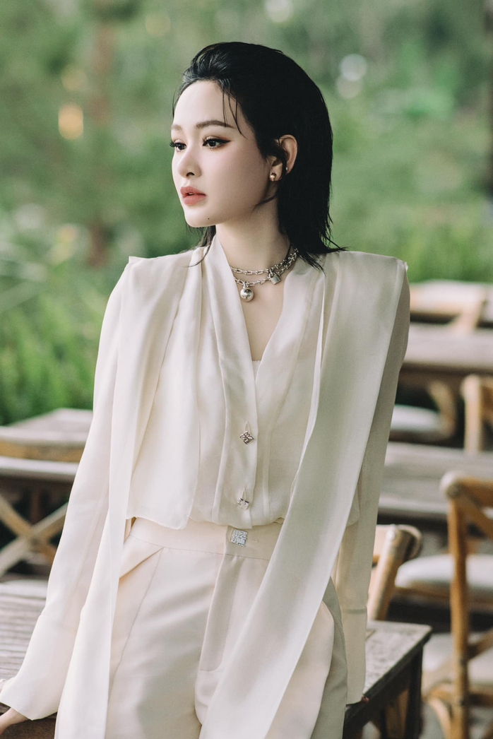 Showbiz Việt: Những người đẹp vướng lùm xùm Showbiz Việt: Những người đẹp vướng lùm xùm