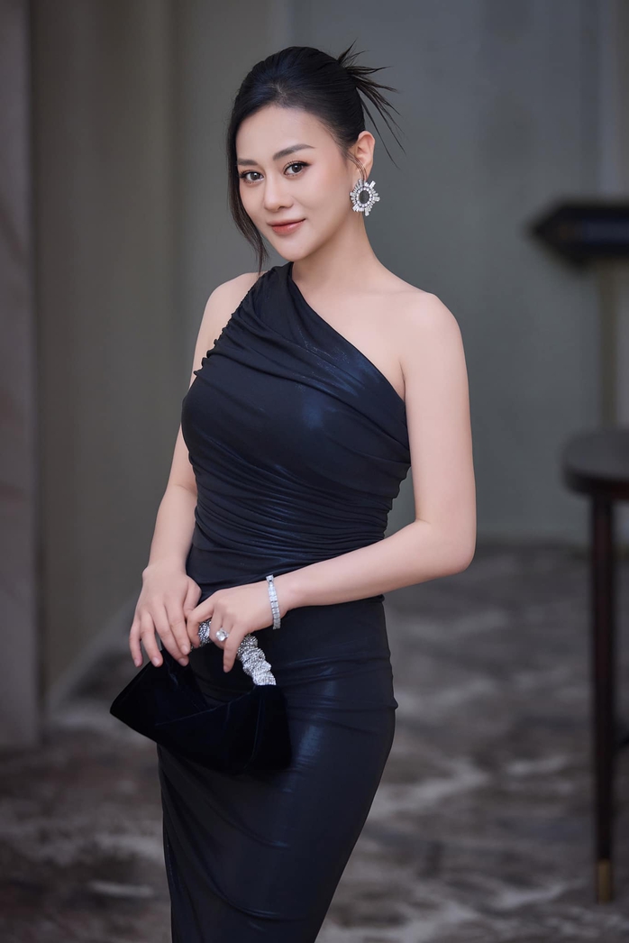 Showbiz Việt: Những người đẹp vướng lùm xùm Showbiz Việt: Những người đẹp vướng lùm xùm
