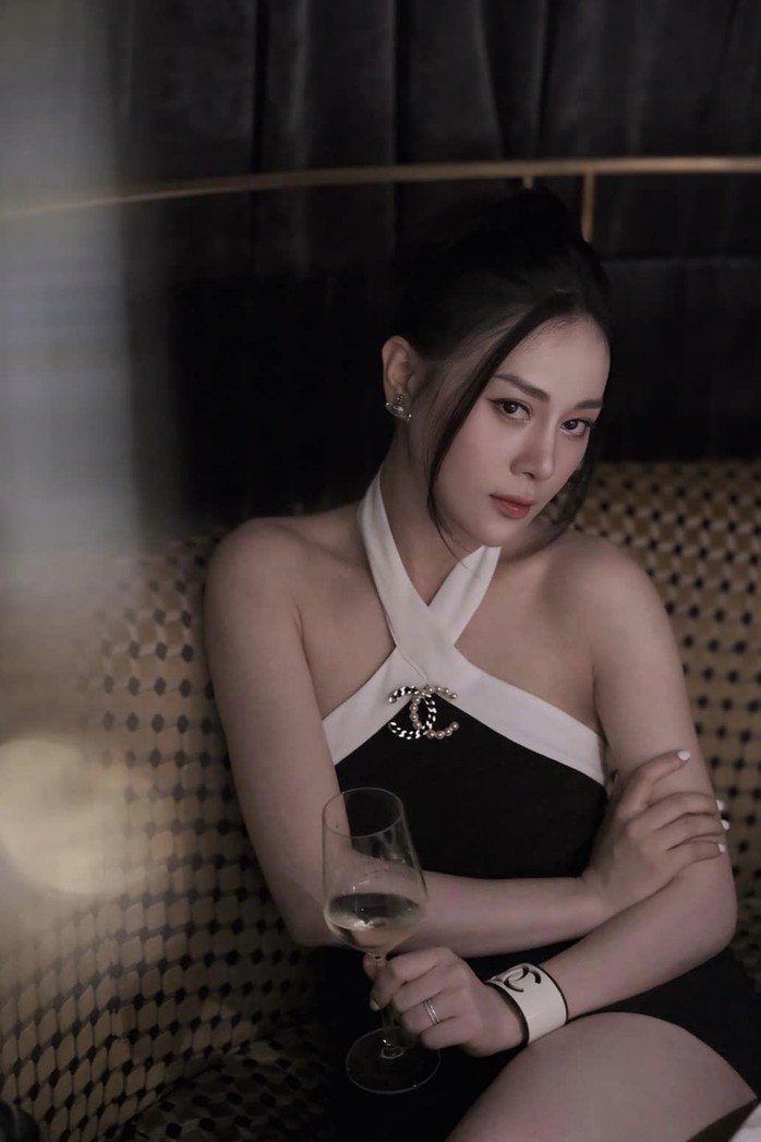 Showbiz Việt: Những người đẹp vướng lùm xùm Showbiz Việt: Những người đẹp vướng lùm xùm