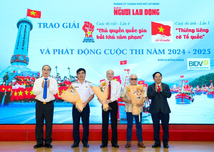 Góp sức bảo vệ Tổ quốc trong tình hình mới- Ảnh 1. Góp sức bảo vệ Tổ quốc trong tình hình mới- Ảnh 1.