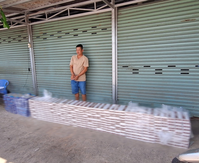 Những vụ ngụy trang hàng lậu ở miền Tây thời gian gần đây - Ảnh 4. Những vụ ngụy trang hàng lậu ở miền Tây thời gian gần đây - Ảnh 4.