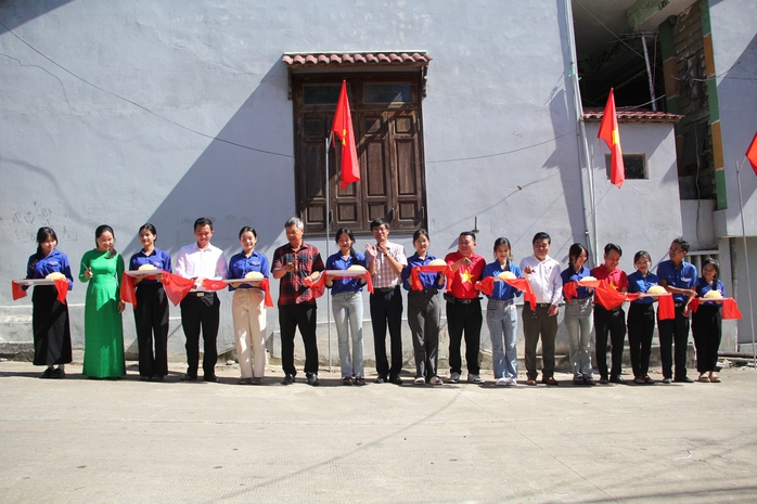 Lãnh đạo tỉnh Quảng Nam dự khánh thành 2 công trình “Đường cờ Tổ quốc” - Ảnh 5. Lãnh đạo tỉnh Quảng Nam dự khánh thành 2 công trình “Đường cờ Tổ quốc” - Ảnh 5.