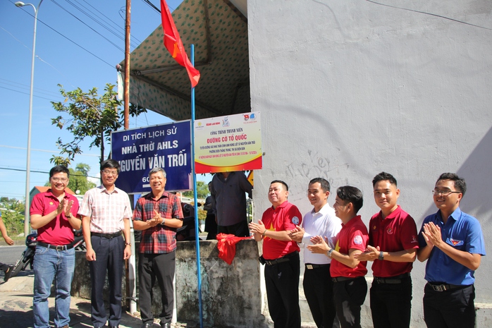 Lãnh đạo tỉnh Quảng Nam dự khánh thành 2 công trình “Đường cờ Tổ quốc” - Ảnh 4. Lãnh đạo tỉnh Quảng Nam dự khánh thành 2 công trình “Đường cờ Tổ quốc” - Ảnh 4.