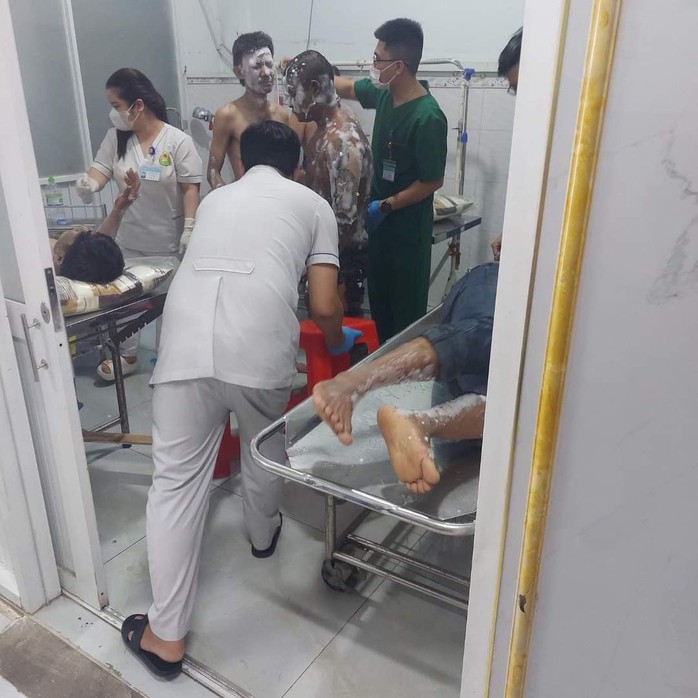 Bình Dương: Nổ lớn ở công ty gỗ, nhiều công nhân bỏng nặng- Ảnh 3. Bình Dương: Nổ lớn ở công ty gỗ, nhiều công nhân bỏng nặng- Ảnh 3.