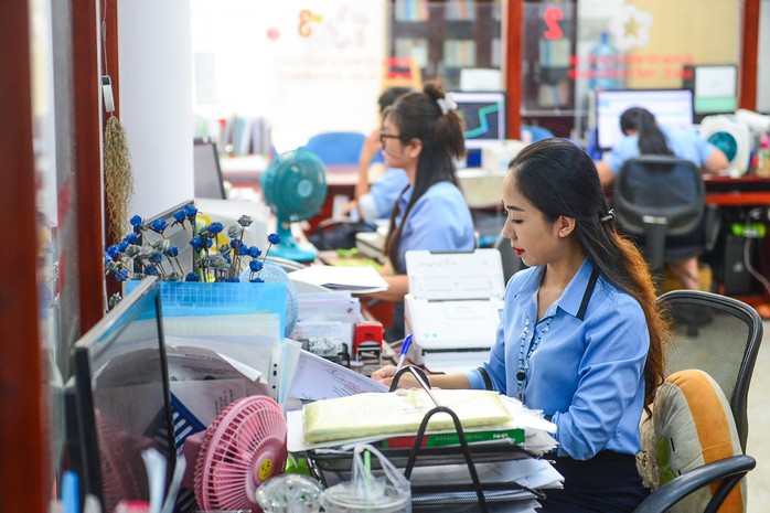 Cán bộ UBND phường 9, quận Phú Nhuận, TP HCM trong giờ làm việcẢnh: Hoàng Triều Cán bộ UBND phường 9, quận Phú Nhuận, TP HCM trong giờ làm việcẢnh: Hoàng Triều