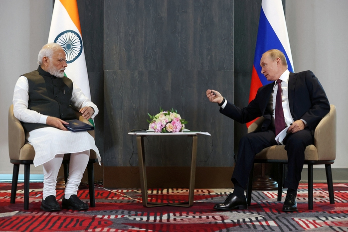 Tổng thống Nga Vladimir Putin (phải) và Thủ tướng Ấn Độ Narendra Modi gặp nhau bên lề Hội nghị Thượng đỉnh Tổ chức Hợp tác Thượng Hải (SCO) tại TP Samarkand - Uzbekistan ngày 16-9-2022 Ảnh: Reuters Tổng thống Nga Vladimir Putin (phải) và Thủ tướng Ấn Độ Narendra Modi gặp nhau bên lề Hội nghị Thượng đỉnh Tổ chức Hợp tác Thượng Hải (SCO) tại TP Samarkand - Uzbekistan ngày 16-9-2022 Ảnh: Reuters