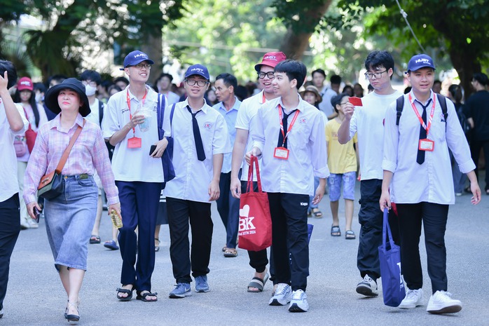 Nhiều thí sinh xuất sắc trúng tuyển ĐH Bách khoa Hà Nội- Ảnh 1. Nhiều thí sinh xuất sắc trúng tuyển ĐH Bách khoa Hà Nội- Ảnh 1.