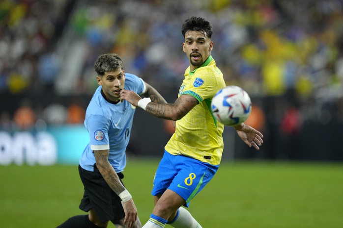 Copa America: Brazil bị loại dù hơn người, xác định 2 cặp bán kết- Ảnh 1. Copa America: Brazil bị loại dù hơn người, xác định 2 cặp bán kết- Ảnh 1.