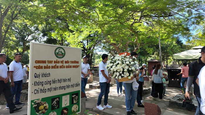 "Giỏ lễ xanh" tại Côn Đảo được du khách ủng hộ- Ảnh 1.