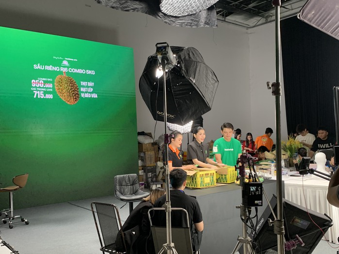Bán 12 tấn sầu riêng trong 5 phút livestream ngày 7-7- Ảnh 1. Bán 12 tấn sầu riêng trong 5 phút livestream ngày 7-7- Ảnh 1.