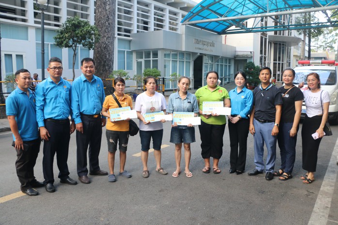 Trao hỗ trợ cho gia đình công nhân bị bỏng nặng do tai nạn lao động- Ảnh 2.