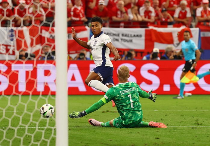 Euro 2024: Tranh cãi khi Harry Kane được ví là
"Ronaldo của nước Anh"?- Ảnh 8. Euro 2024: Tranh cãi khi Harry Kane được ví là
"Ronaldo của nước Anh"?- Ảnh 8.