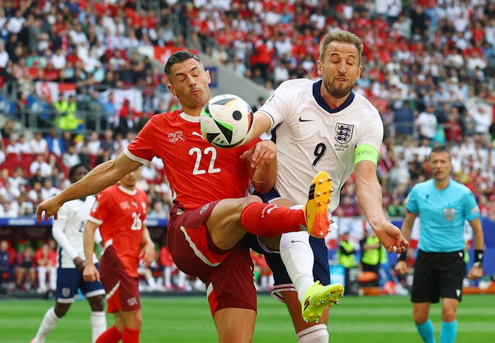Euro 2024: Tranh cãi khi Harry Kane được ví là
"Ronaldo của nước Anh"?- Ảnh 4. Euro 2024: Tranh cãi khi Harry Kane được ví là
"Ronaldo của nước Anh"?- Ảnh 4.