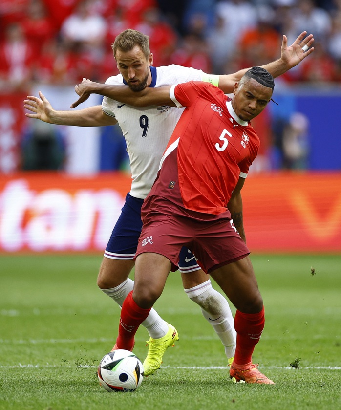 Euro 2024: Tranh cãi khi Harry Kane được ví là
"Ronaldo của nước Anh"?- Ảnh 3. Euro 2024: Tranh cãi khi Harry Kane được ví là
"Ronaldo của nước Anh"?- Ảnh 3.