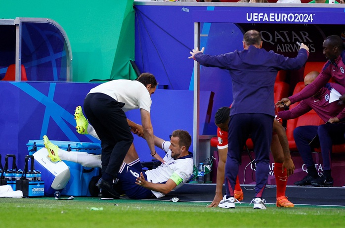 Euro 2024: Tranh cãi khi Harry Kane được ví là
"Ronaldo của nước Anh"?- Ảnh 6. Euro 2024: Tranh cãi khi Harry Kane được ví là
"Ronaldo của nước Anh"?- Ảnh 6.