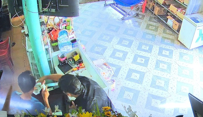 Hai người đàn ông Iran dùng thuật Hai người đàn ông Iran dùng thuật