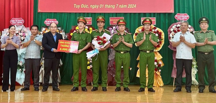 Bắt giữ đôi vợ chồng mua 1 bánh heroin về bán lẻ- Ảnh 2. Bắt giữ đôi vợ chồng mua 1 bánh heroin về bán lẻ- Ảnh 2.