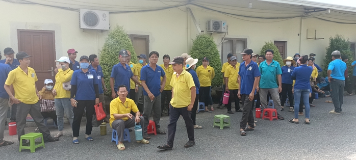 Bình Dương: Công nhân Công ty Hoàng Sinh tiếp tục ngưng việc đòi lương- Ảnh 1. Bình Dương: Công nhân Công ty Hoàng Sinh tiếp tục ngưng việc đòi lương- Ảnh 1.