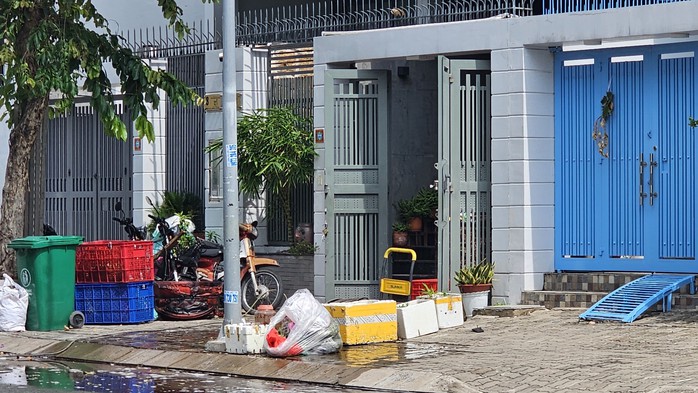 Cháy nhà 3 tầng, một cụ bà nhập viện- Ảnh 1. Cháy nhà 3 tầng, một cụ bà nhập viện- Ảnh 1.